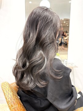 ティエラ 原宿 表参道(Tierra) 原宿表参道Tierra OLさんでも安心！艶と透明感の共存グレージュ