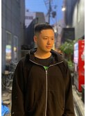 ブルーブラックフェザーパーマ髪型 メンズ アップバング
