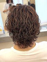 ビカム 名駅(become)&nbsp;【ブラウンハイライト×サーフカールパーマ】センターパート