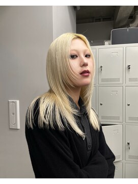 ヴァーディ オモテサンドウ(Vardy omotesando) blonde/金髪 抜きっぱなし ブロンド ハイトーンロング