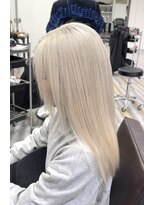 アフューズバイストゥー(Vfuse by StueW)&nbsp;ホワイトベージュ2/ブリーチ/ダブルカラー/ハイライト/レイヤー