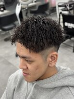 オーバルバイアピッシュ(OVARL by apish)&nbsp;ツイストパーマ/フェードカット/テーパーフェード