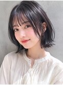 ツヤ黒髪のストレートミニボブ