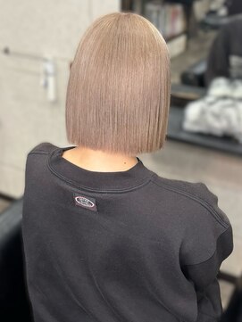 メドウ(meadow) ホワイトグレージュ ミルクティーベージュ タッセルボブ 20代