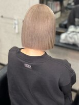 メドウ(meadow) ホワイトグレージュ ミルクティーベージュ タッセルボブ 20代