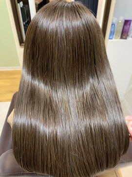 トゥーリ(tuuli) 杉嶋梨紗　髪質改善　カーキグレージュ　大人かわいい