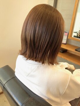 ソッカ(socca) 切りっぱなしミディアムボブ