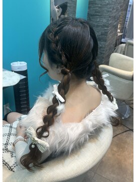 リエラ 新宿(RIERA) 四つ編みツインテール
