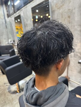 カーニー 上野(kearny) ツイストスパイラルパーマ縦落ちパーマメンズ波巻きパーマ