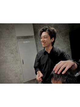 【22時まで&月曜日も営業◎】経験豊富な男性stylistが責任もって最初から最後までマンツーマンで担当◎