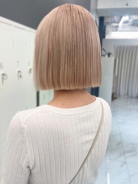 ランテルディ 渋谷(LANTERDIT) ミルクティーベージュ ハイトーン ブリーチ 切りっぱなしボブ