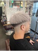 スキンフェード×シルバーカラー×ワイルド