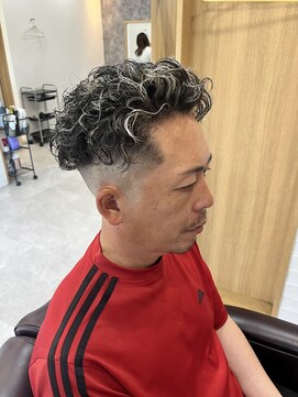 グランヘアートーキョー(Gran Hair TOKYO) 極道パーマ/フェード/ホワイトメッシュ