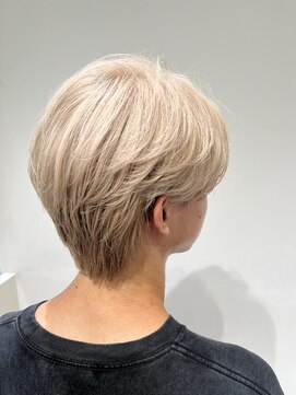 テクト バイアッシュ 吉祥寺店(Tect by Ash) 毛流れ刈り上げなしセンターパートハイブリーチホワイトベージュ