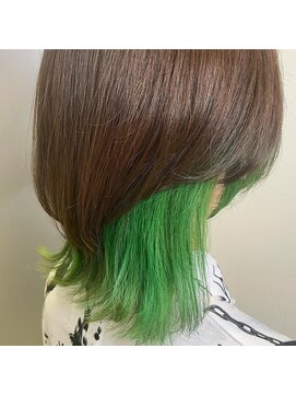 ガーデン ジングウマエ(GARDEN jingumae) グリーンインナーカラーのモードウルフ