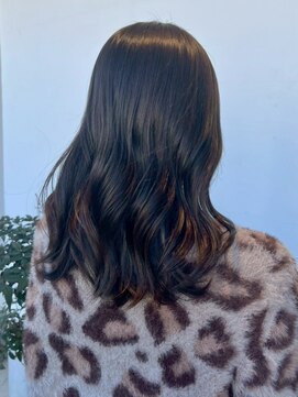 ナチュラル ヘアーデザイニング(Natural hair designing) 艶感ウェーブ/フェミニンヘア/レイヤーカット/ダークグレージュ