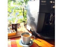ヘアカラー カフェ(HAIR COLOR CAFE)の雰囲気（カフェ並みのおいしい挽きたてコーヒーがサービス♪）