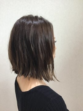 レイリー(LEIRY) 抜け感切りっぱなしボブ