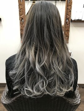 パチャールヘアー(PACAR HAIR) グラデーションシルバー