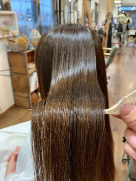 ホワイト(WHITE HAIR@NICOLA) 高濃度髪質改善トリートメント