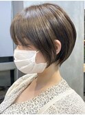 カーキグレージュ 大人ショートボブ 前髪あり イルミナカラー