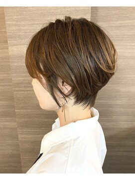 アトリエジーニー(atelier GENIE) ひし形ショートボブ