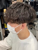 ウェイビーエフティフィフス 横浜西口(WAVEY ft.fifth)&nbsp;スパイラルパーマ波巻きマッシュセンターパート無造作ツイスト