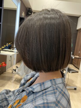 イースト(YEAST) 切りっぱなしボブ