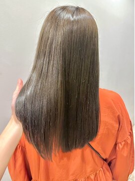 セプト 天神大名(SEPT.) 透明感オリーブベージュ　アッシュ　セミロング　赤み消しカラー