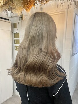 ラフ 原宿(L.a.a.g.f harajuku) ゆるふわ巻き くすみベージュ 韓国風巻き@原宿