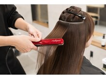 酸の力で、髪の中に閉じ込める