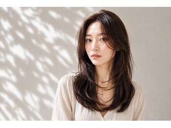 ザスタ(THESTA)の写真/【マンツーマン施術の落ち着いた空間】「上品で扱いやすい、大人女性の似合わせヘア」