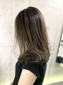 フラット(FLAT) バレイヤージュ×カーキベージュ