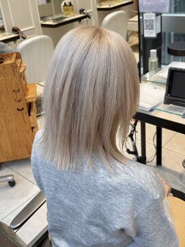 ネオリーブギンザ 銀座店(Neolive GINZA) ホワイトベージュ×外ハネレイヤー【銀座】片桐