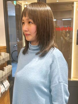 アトリエ(atelier.) オリーブベージュ ハイトーン 顔周りレイヤー オン眉