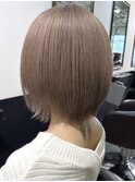ハイライトカラーミルクティーベージュレイヤーカット