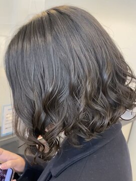 アメリ バイ アピッシュ(Amelie by apish) ボブのコテ巻き風パーマ少ししっかり目　新デジタルパーマ