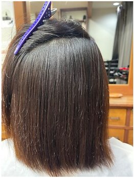 縮毛矯正でクセ・うねりを伸ばし、ダメージレスで潤いのあるしなやかな髪へー。毎日のセットも簡単に♪