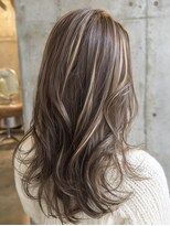 ハーツ(Heart's)&nbsp;白髪ぼかしハイライト　脱白髪染め　レイヤーカット40代50代60代