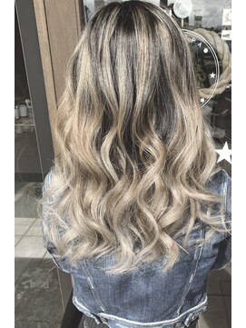 トリニティ(trinity) 外国人風・ハイライト・バレイヤージュ・ベージュ・ミルクティー