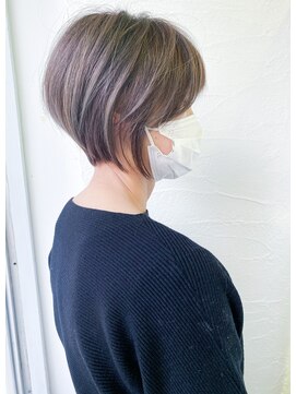 ムーンジェジェ(moon jeje) 白髪ぼかしハイライト♪首がキレイに見える丸みショートボブ柴立