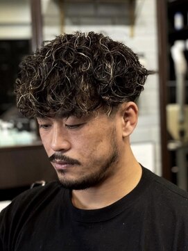 オトコデザイン(OTOKO DESIGN) スパイラルパーマ ブリーチ スキンフェード メンズ