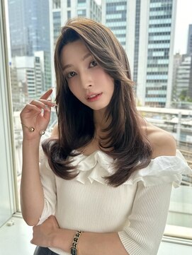 バイオレット ナゴヤ(Violet Nagoya) 内巻きレイヤーロングレイヤーオリーブベージュブリーチなし