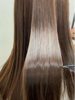 アンルポン(un.le.pont)の写真/【江坂/吹田】流行りの髪質改善はもちろん、結果にこだわる髪質再生が魅力☆髪の毛本来の艶を取り戻せる♪