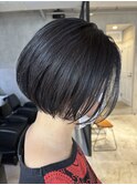 レディースショートボブ丸み黒髪ブルーブラックカラー