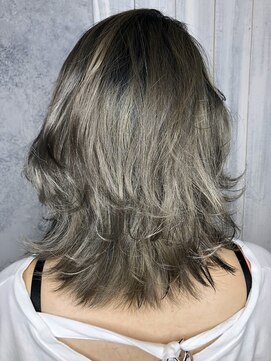 ヘアサロン アティリー(Hair Salon Attirer) 西梅田/ボブ/グレーベージュ/白髪ぼかし/ハイライト/ベージュ