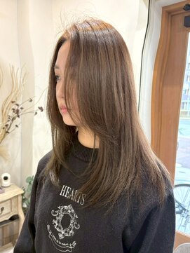 ロッカ(ROCCA) 透明感ブラウンのナチュラルレイヤーデザインカラー