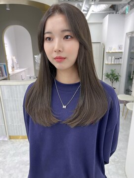 大人っぽレイヤーカット/透明感オリーブグレージュ