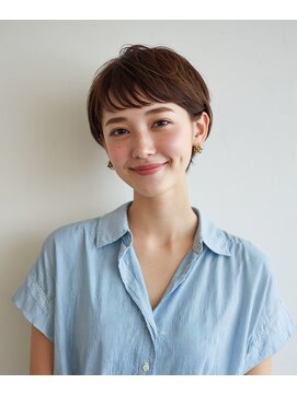 ナチュラルで洗練されたふんわりショートカット