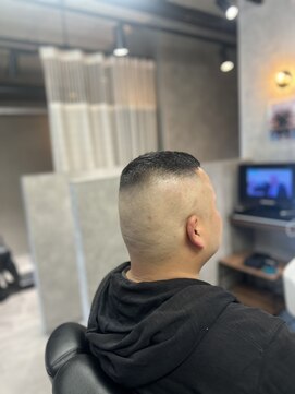 ストローヘアー(STRAW hair) メンズカット/スキンフェード/シルバーメッシュ/極道パーマ